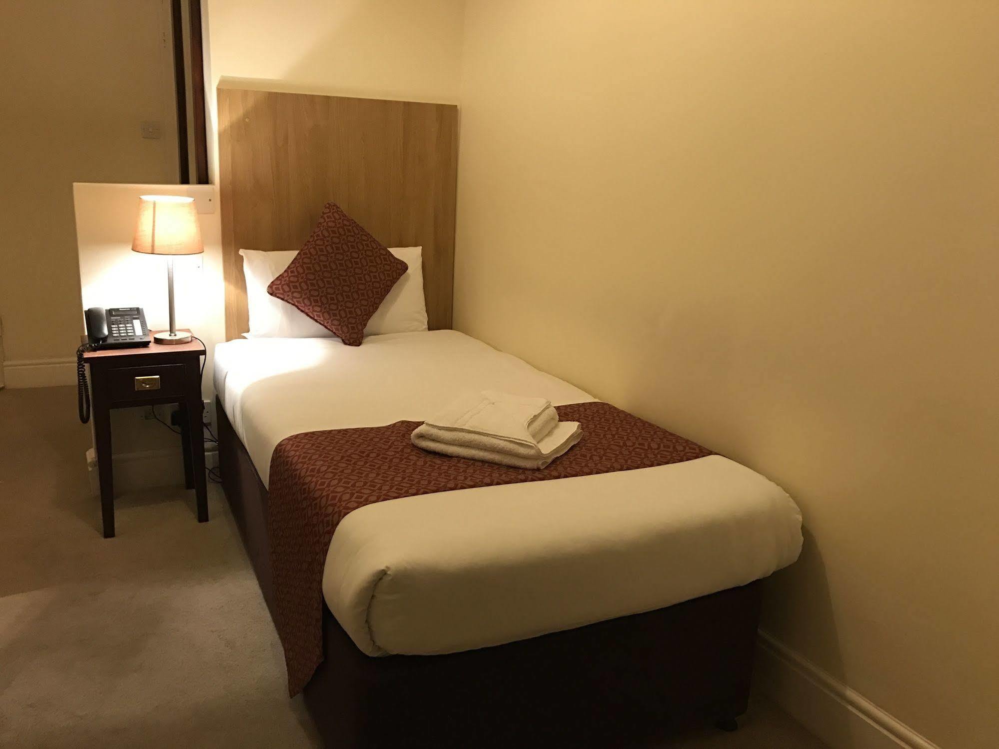 Oyo The Regency, Clifton Bristol Hotell Exteriör bild